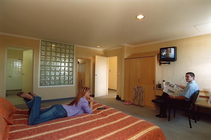 The Lighthouse Hotel อัลเวอร์สโตน ภายนอก รูปภาพ